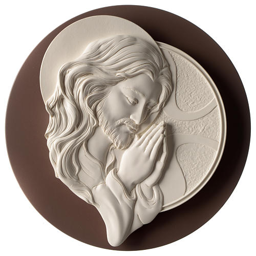 Jesus in Prayer, round bas-relief in resin and wood 1