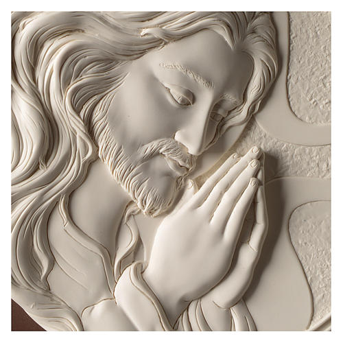 Jesus in Prayer, round bas-relief in resin and wood 2
