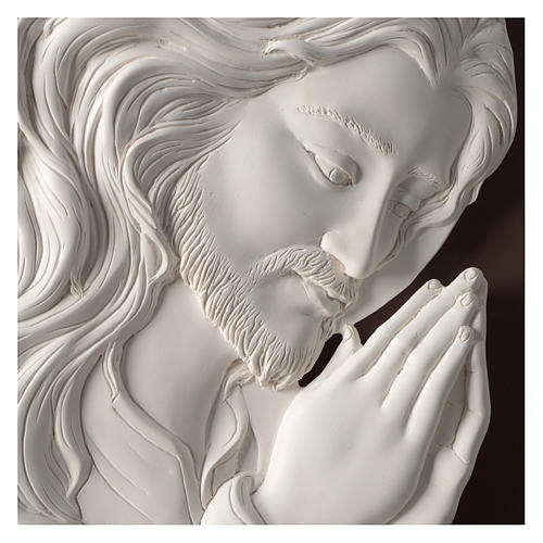 Jesus in Prayer, oval bas-relief in resin and wood 2