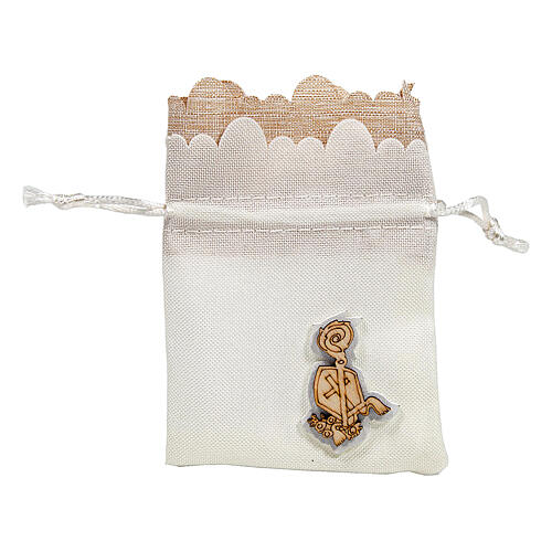 Geschenksäckchen mit Ziehband, Weiß, Holzplakette mit Symbolen der Firmung, 10x8 cm 3
