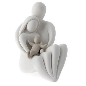 Statuette souvenir famille assise résine blanche avec enfant couleur taupe 10 cm