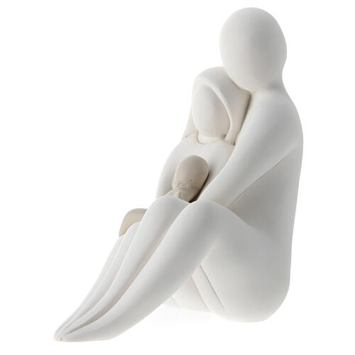 Statuette souvenir famille assise résine blanche avec enfant couleur taupe 10 cm 3