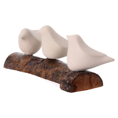 Trio passarinhos estilizados em argila refratária tronco natural Centro Ave h 8 cm 2