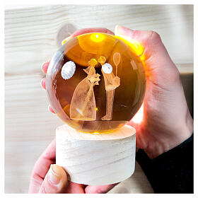 Remerciement globe en cristal avec mariés base en bois illuminée 11 cm