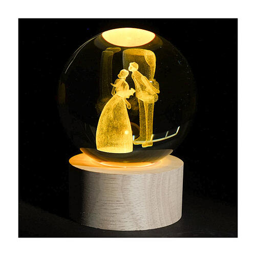 Lembrancinha esfera cristal noivos base madeira iluminada 11 cm 4