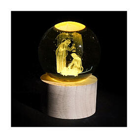 Remerciement globe Sainte Famille cristal base en bois illuminée 9 cm