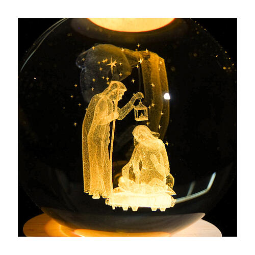Bomboniera globo 8 cm Santa Famiglia cristallo base legno illuminata 3