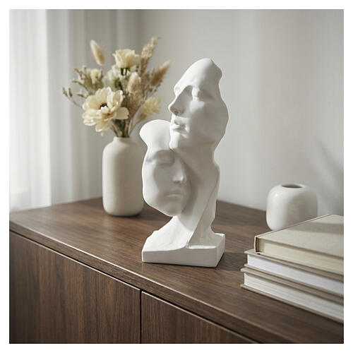 Escultura moderna casal rostos abraçados 20x10x5 cm 2