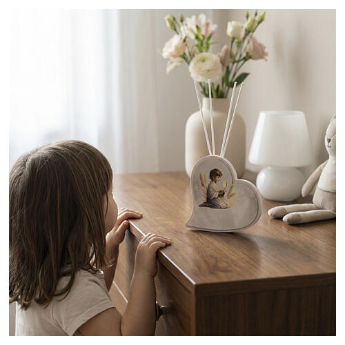 First Communion Favor Heart Scent Diffuser with Kneeling Child, 14x15x5 cm 2