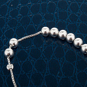 Silver decade bracelet with slipping grains