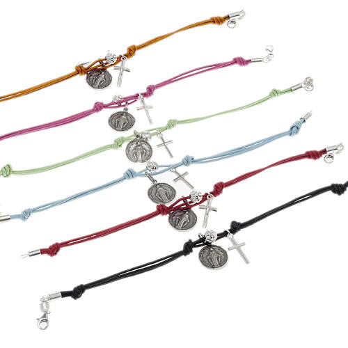 Bracelet with coloured string 1