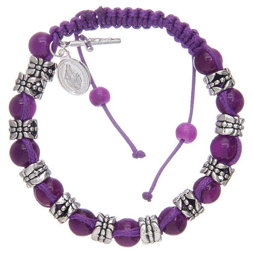 Bracelet avec grains en verre et métal sur corde coloré 1