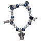 Elastisches Armband mit blauen verzierten Perlen und Anhängern mit christlichen Symbolen s1