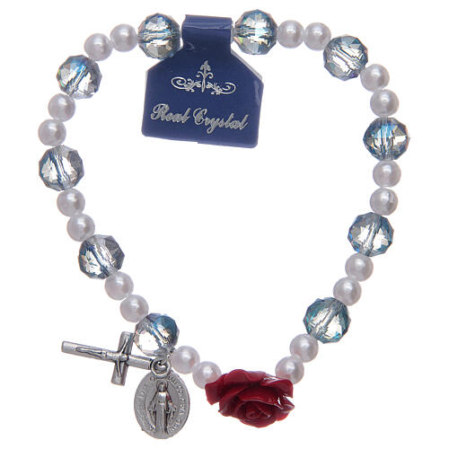 Elastisches Armband mit hellblauen Perlen und Pater in Form einer Rose 1