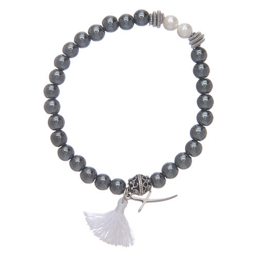 Elastisches Armband Hematit Perlen und weisse Quaste 2