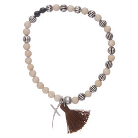 Pulseiras Variadas: Pulseira em pedra com cruz estilizada e borla