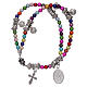 Bracciale rosario grani acrilici multicolor con ciondoli s2