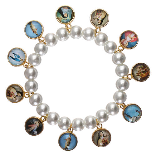 Bracelet perles blanches avec saints 1