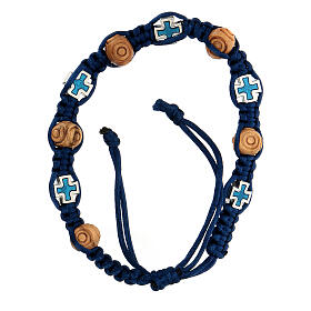 Verstellbares Armband aus blauer Kordel mit Holzperlen und kleinem Kreuz, 8 x 6 mm