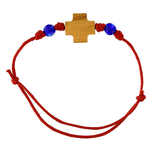 Pulsera hilo rojo cruz Carlo Acutis granos azules 2