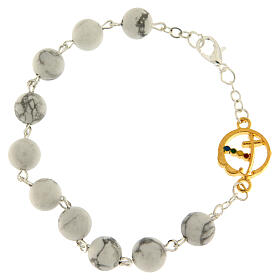 Pulsera acero granos howlita blanca medalla dorada Jubileo Endless