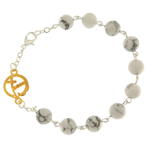 Steel bracelet with white howlite beads, golden Jubilee Endless medal 3