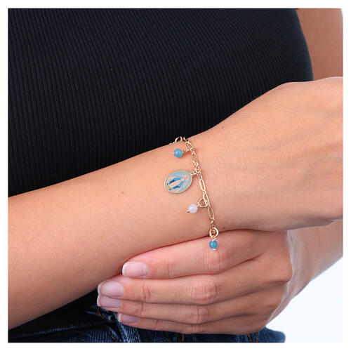 Bracciale in ottone Amen dorato con angelite celeste e giada bianca Madonna di Medjugorje 2