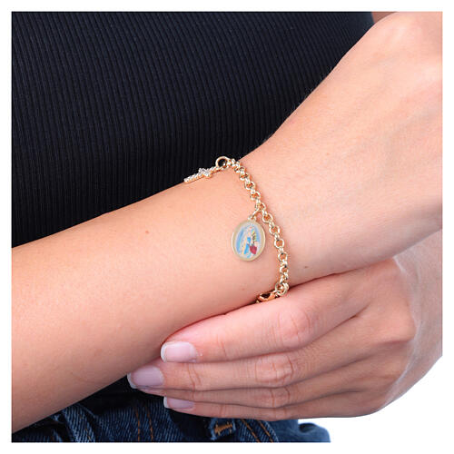 Bracciale con charms in ottone dorato e zirconi bianchi Amen Madonna di Lourdes 2
