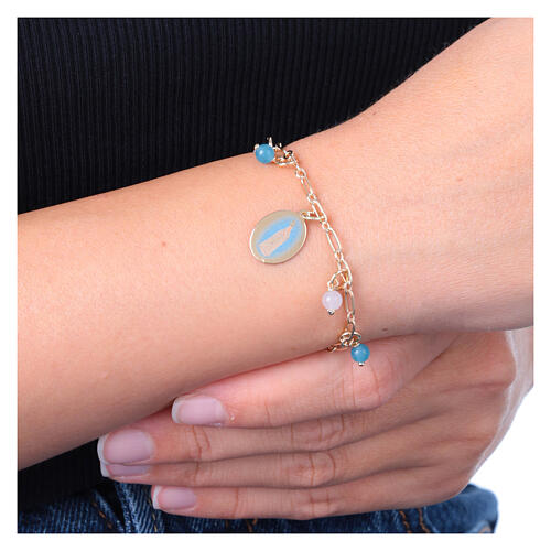 Bracciale in ottone dorato con grani angelite celeste e diaspro bianco Madonna di Fatima Amen 2