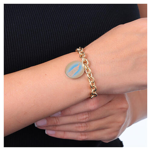 Armband, Amen, vergoldetes Messing, mit breiten Gliedern, Darstellung der Gottesmutter von Fatima 2