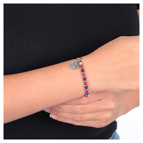 Bracelet chapelet Carlo Acutis en lapis-lazuli et corail avec séparateurs en hématite de 4 mm et médaille 2
