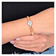 Armband Carlo Acutis aus Olivenholz mit versilberten Perlen und Medaille, 4 mm s2