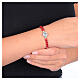 Armband Carlo Acutis mit Medaille und Perlen aus rotem Buchenholz, 4 mm s2