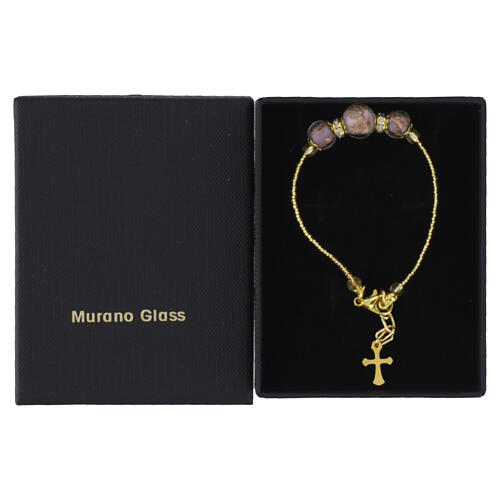 Bracelet 10 mm en verre de Murano lilas avec croix dorée 5