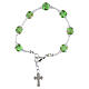 Bracelet en verre de Murano 8 mm teinte verte, croix émaillée, finition argentée s1