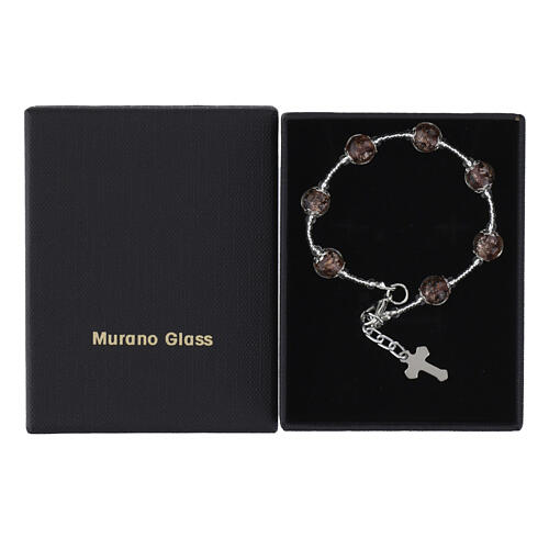 Pulseira feminina com contas de vidro de Murano 8 mm cor violeta e cruz prateada 3