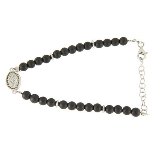 Bracelet perles hématite matte détails et médaille Ste Rita argent zircons blancs 2