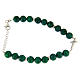 Bracelet perles résine verte imitation malachite 7 mm et croix zircons blancs s2