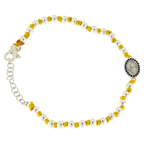 Bracelet médaille Ste Rita zircons noirs et argent grains 3 mm et noeuds coton jaune 1