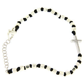 Bracciale sfere sfaccettate argento 2 mm in cordina nera cotone, croce zirconata bianca