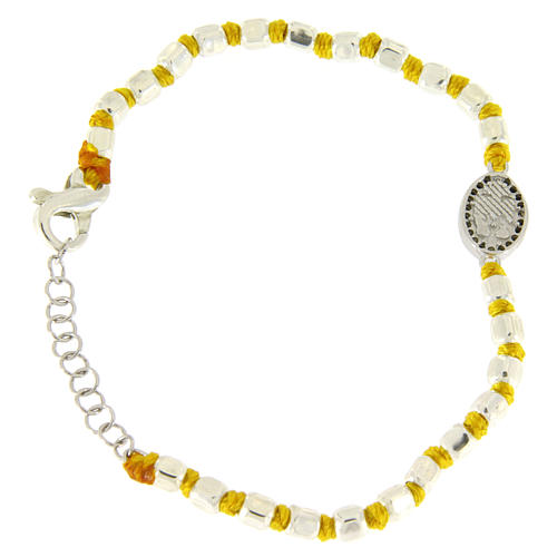Bracelet perles facettes argent 2 mm médaille Ste Rita zircons noirs noeuds coton jaune 2