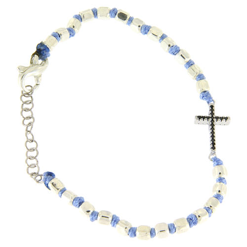 Bracelet croix zircons noirs perles cubiques 2 mm et noeuds bleu clair 2