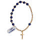 Bracelet chapelet élastique croix dorée et grains lapis-lazuli s1