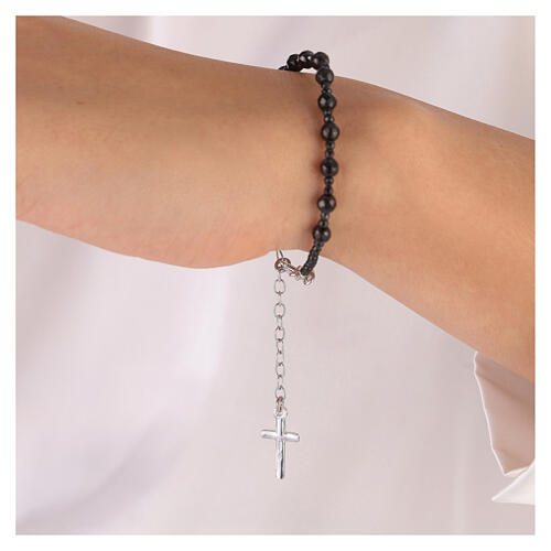 Armband aus Silber 925 mit Zehner aus schwarzem Hämatitperlen und Kreuz 3