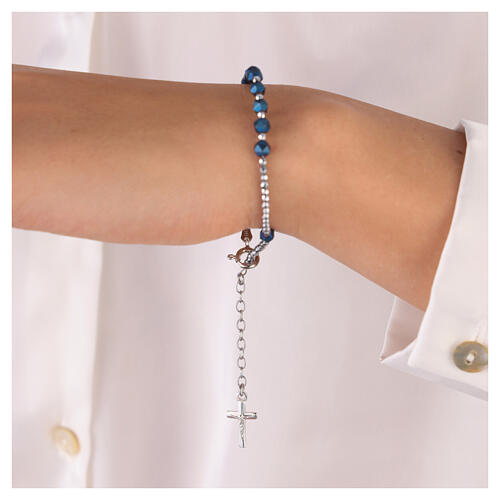 Bracelet dizainier fin grains à facettes hématite bleue et croix argent 925 3