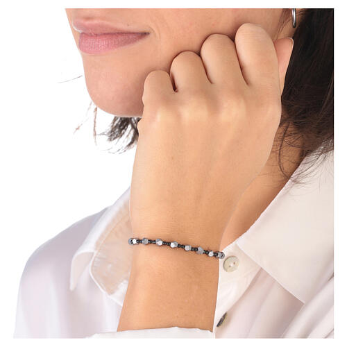 Armband aus schwarzem und grauem Hämatit mit Kreuz aus Silber 925 2