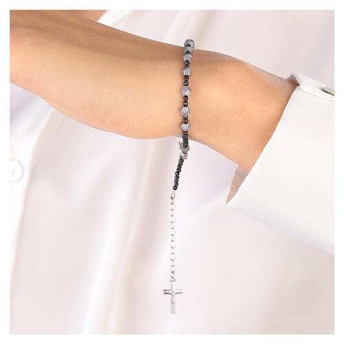 Armband aus schwarzem und grauem Hämatit mit Kreuz aus Silber 925 3