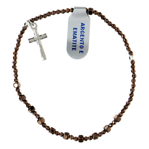 Elastisches Zehnerarmband mit 2 mm braunen Hämatit-Perlen und Kreuzanhänger 1