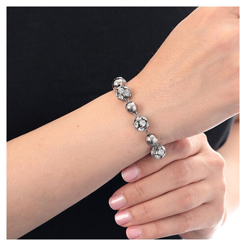 Armband aus 925er Silber mit weißen Strassperlen und glänzenden Kugeln 2