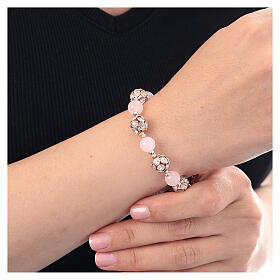 Armband aus 925er Silber in Roségold mit Roséquarz, weißen Strasskugeln und Kreuzanhänger